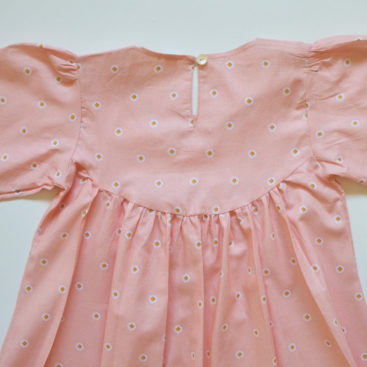 Hermione dress in daisy print with a cute ribbon bow - Peach