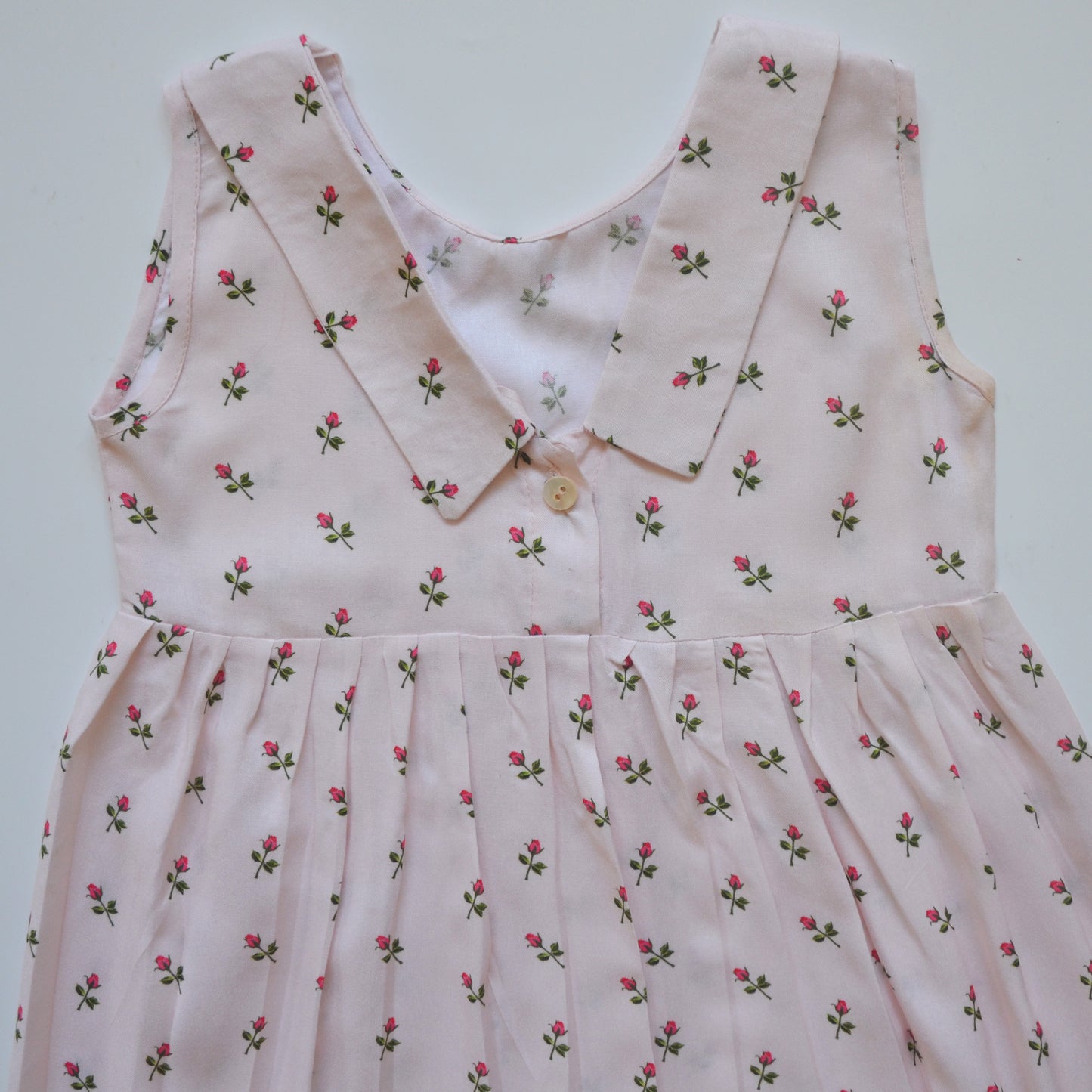Alice dress in rose print with back v neck collar - Peach