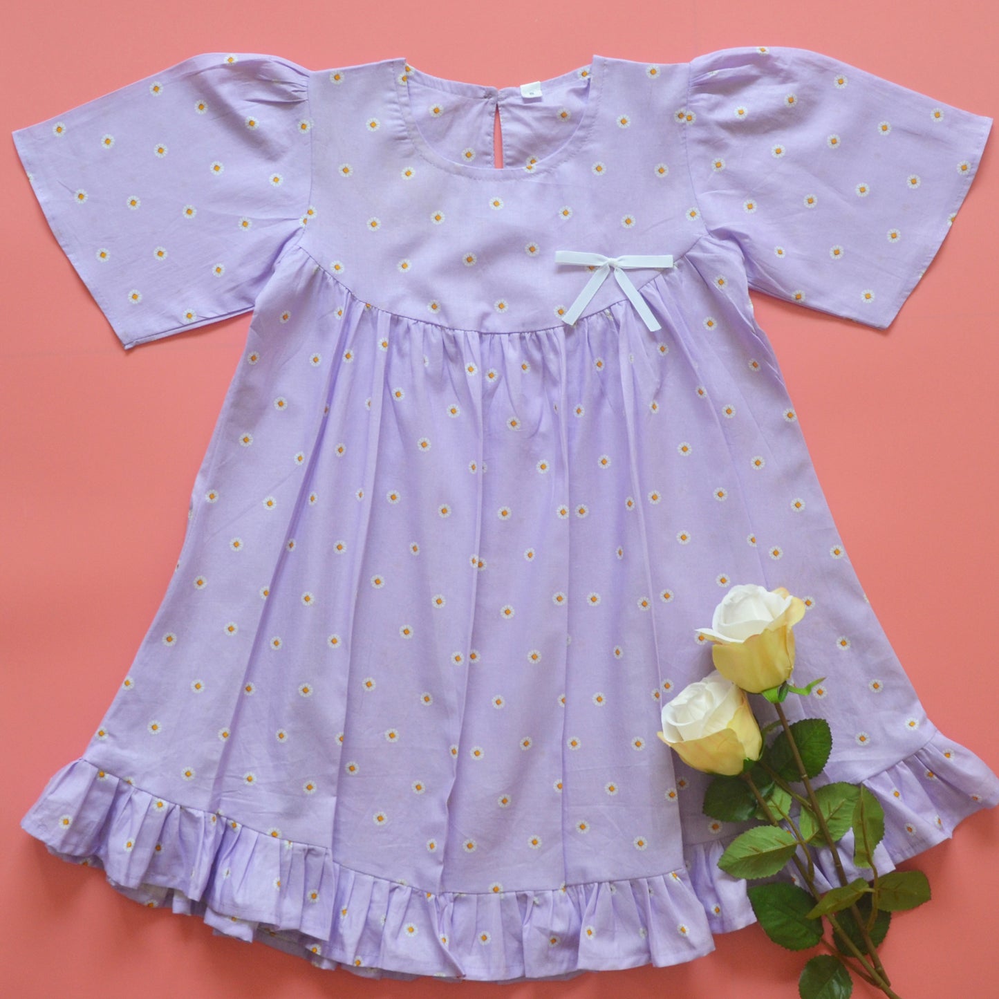 Hermione dress in daisy print with a cute ribbon bow - Purple