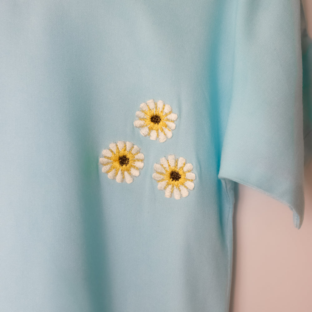 Gardinia Daisy embroidery white neck piping cotton top - Blue