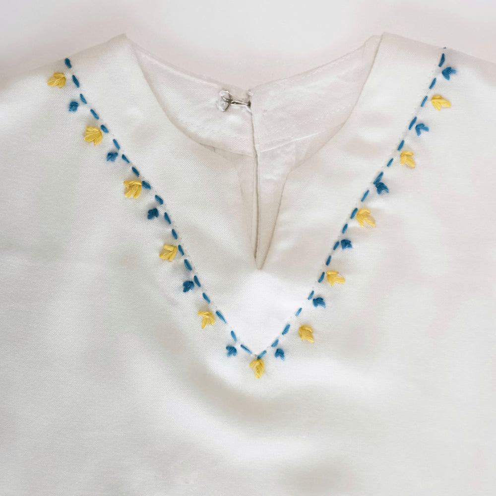 Gardinia Dainty veil embroidered neck cotton top and capri – White and Yellow