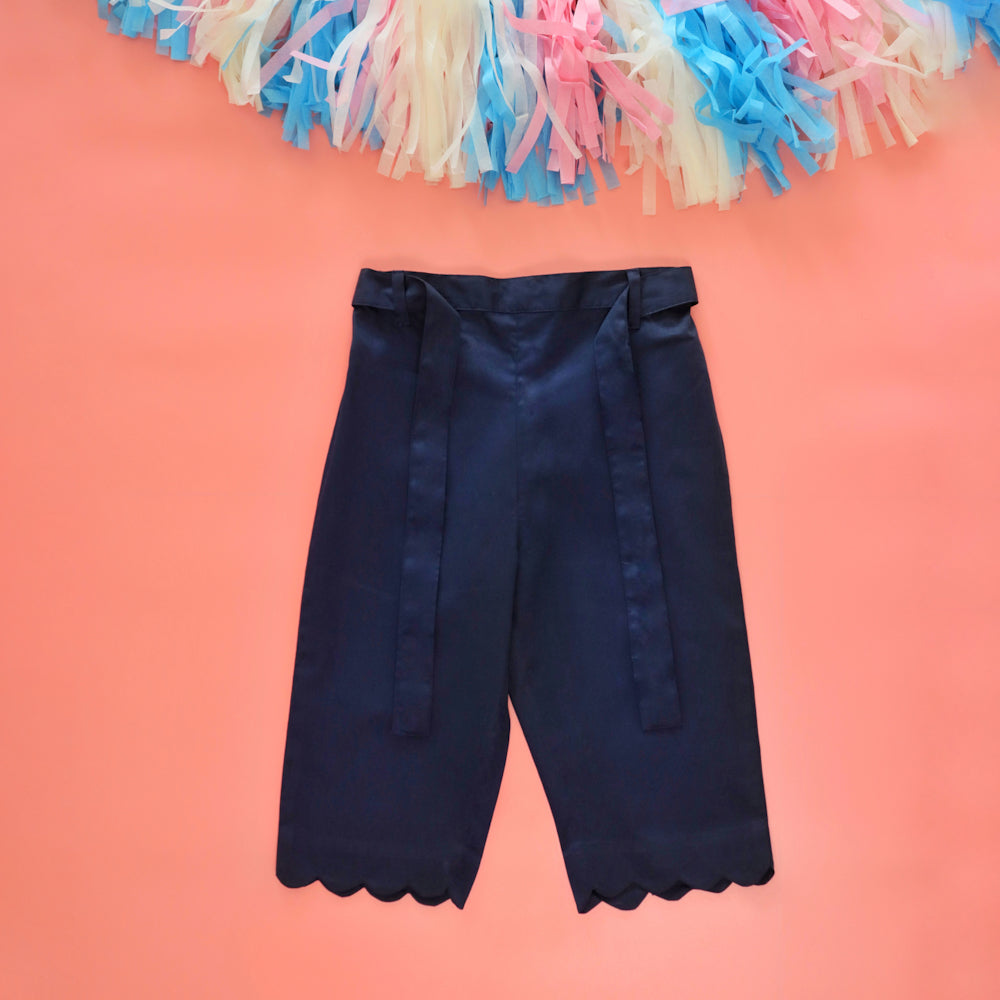 Gardinia Scallop hem culotte cotton pants with tie up bow belt -  Navy Blue