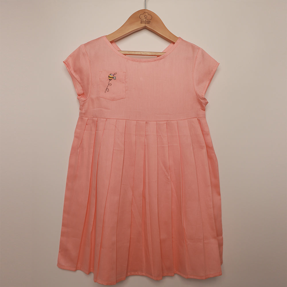 Gardinia Bee embroidery back collar cap sleeve pleated cotton satin dress with pocket - Pink