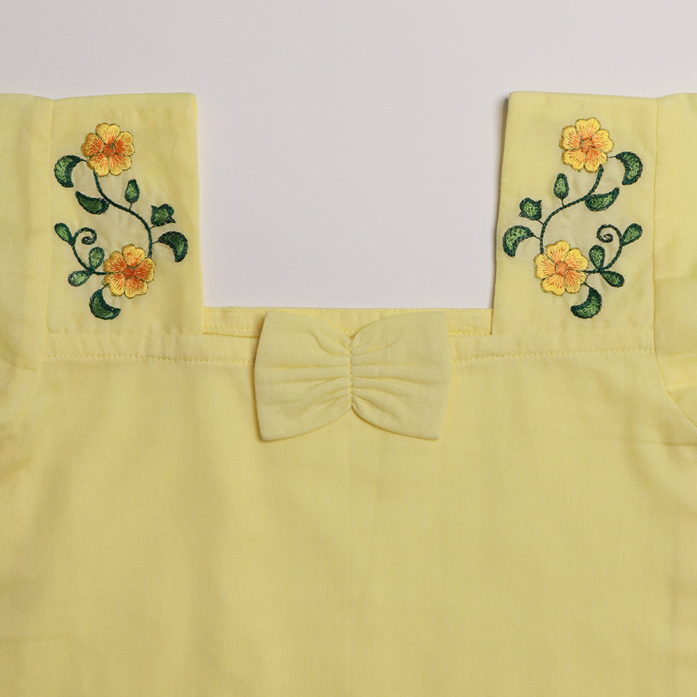 Gardinia Begonia veil embroidery cap sleeve square neck mul top with bow - Yellow